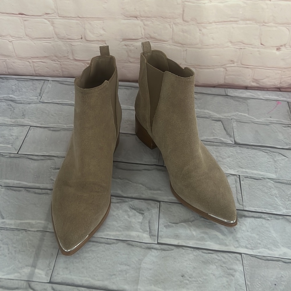 Mark Fisher Yale pointy toe Chelsea leather ankle booties size 8.5